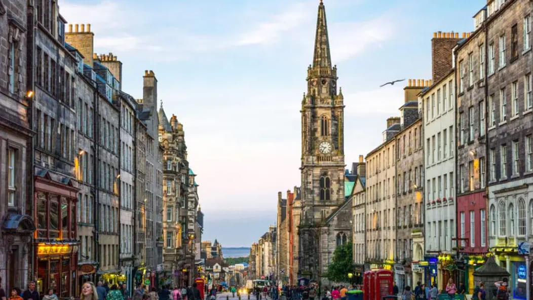 Unveiling the Magic: A Journey Through Edinburgh's Enchanting Old Town